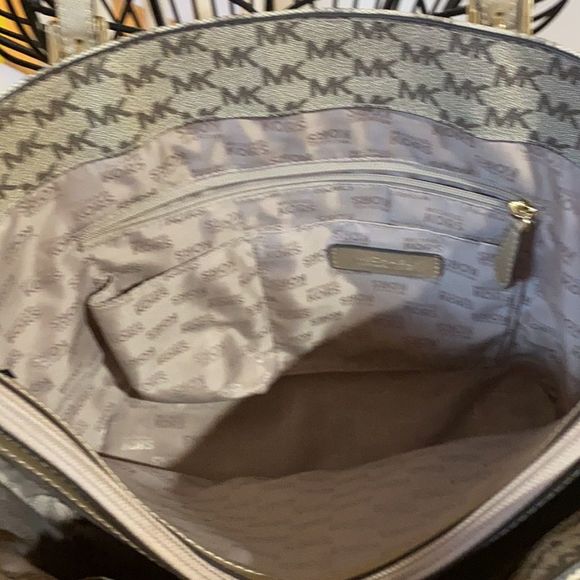 ✨Host Pick✨ MICHAEL Michael Kors Jet Set Multifunction Pocket Tote AUTHENTIC ✨ - Picture 10 of 16